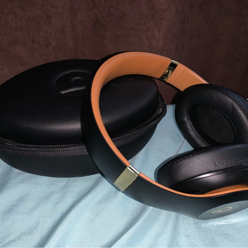 Beat Studio3 Wireless Headphones